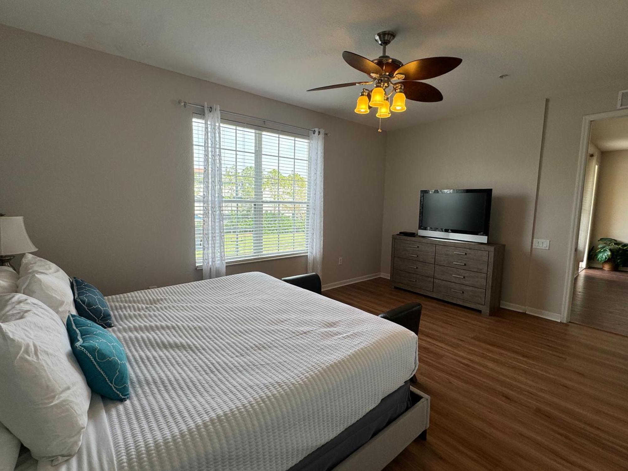 Vista Cay Jewel Luxury By Universal *